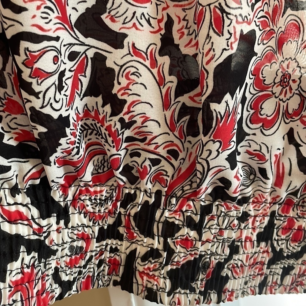 Floral blouse Size 1X - Picture 3 of 4